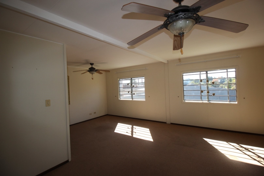 2 Bedroom Property for Sale in Lake Deneysville Free State